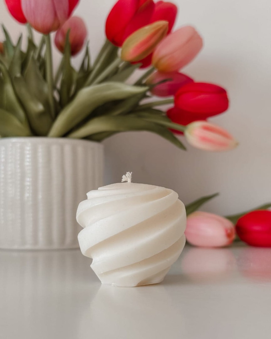 designerska świeca kula z naturalnego wosku sojowego