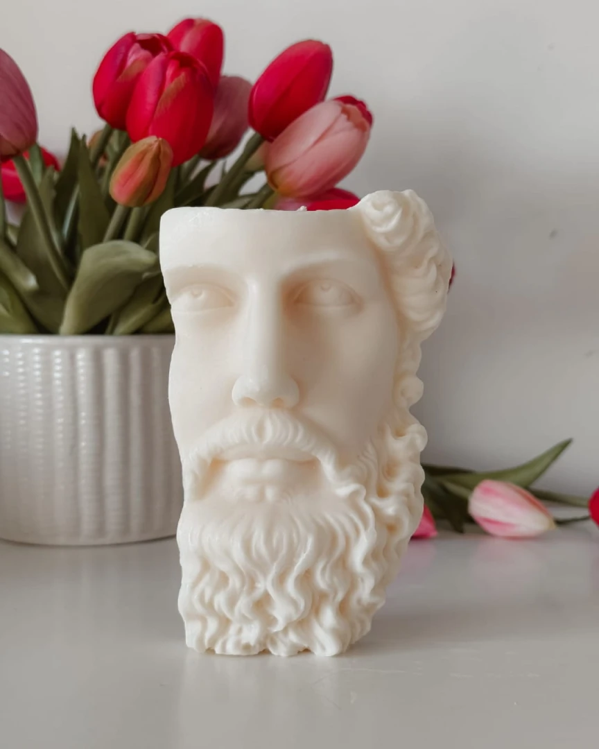 ręcznie robiona świeca sojowa męska figura Zeus