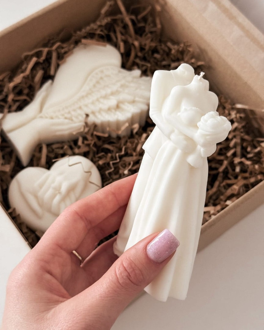 ślubny zestaw świec sojowych z sercami w pudełku prezentowym