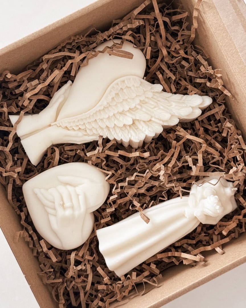 świece sojowe z sercami w ślubnym zestawie prezentowym candy candles