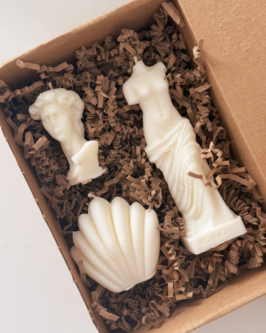 zestaw prezentowy świec sojowych z figurkami i muszlą candy candles