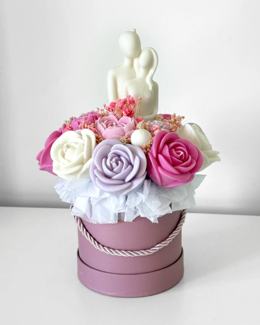 Flower box ze świecami sojowymi w kształcie róż i serca