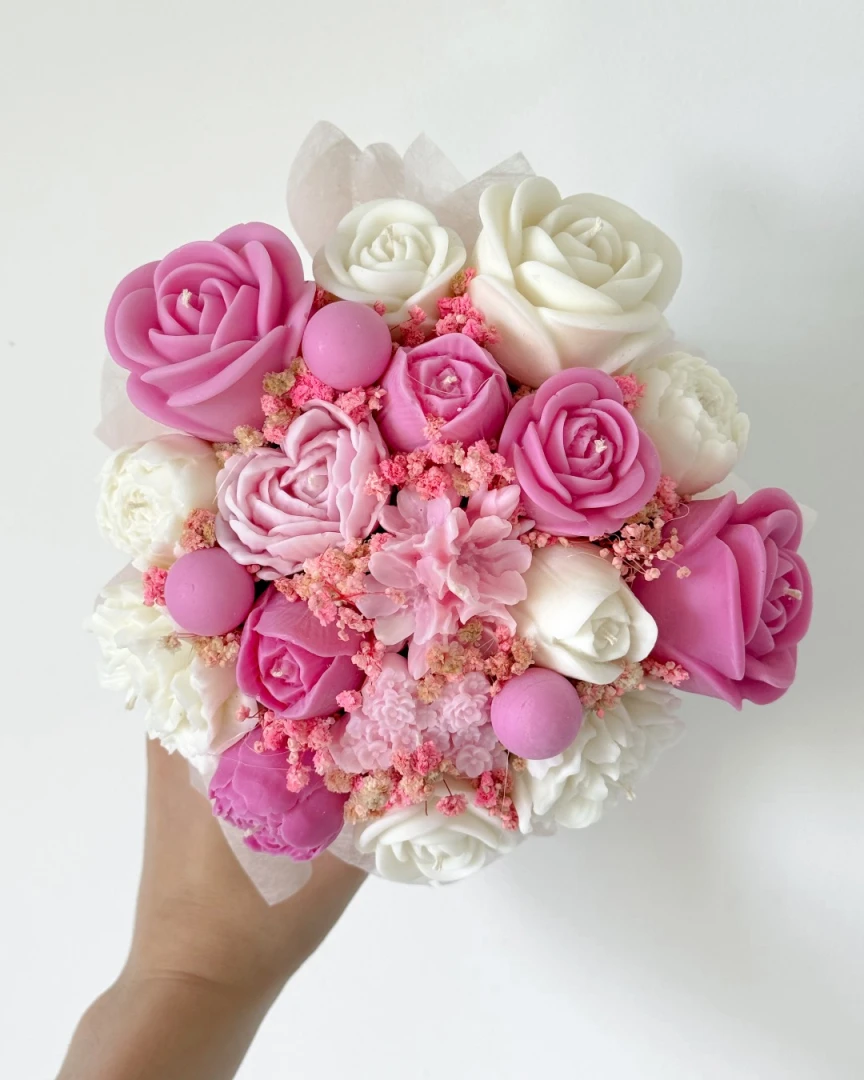 Romantyczny flower box ze świecami sojowymi Candy Candles