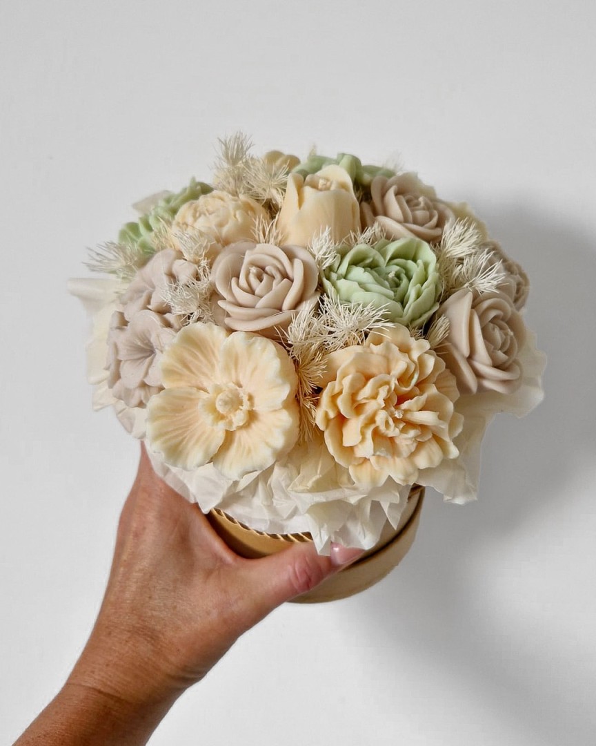 Pastelowy flower box ze świec sojowych